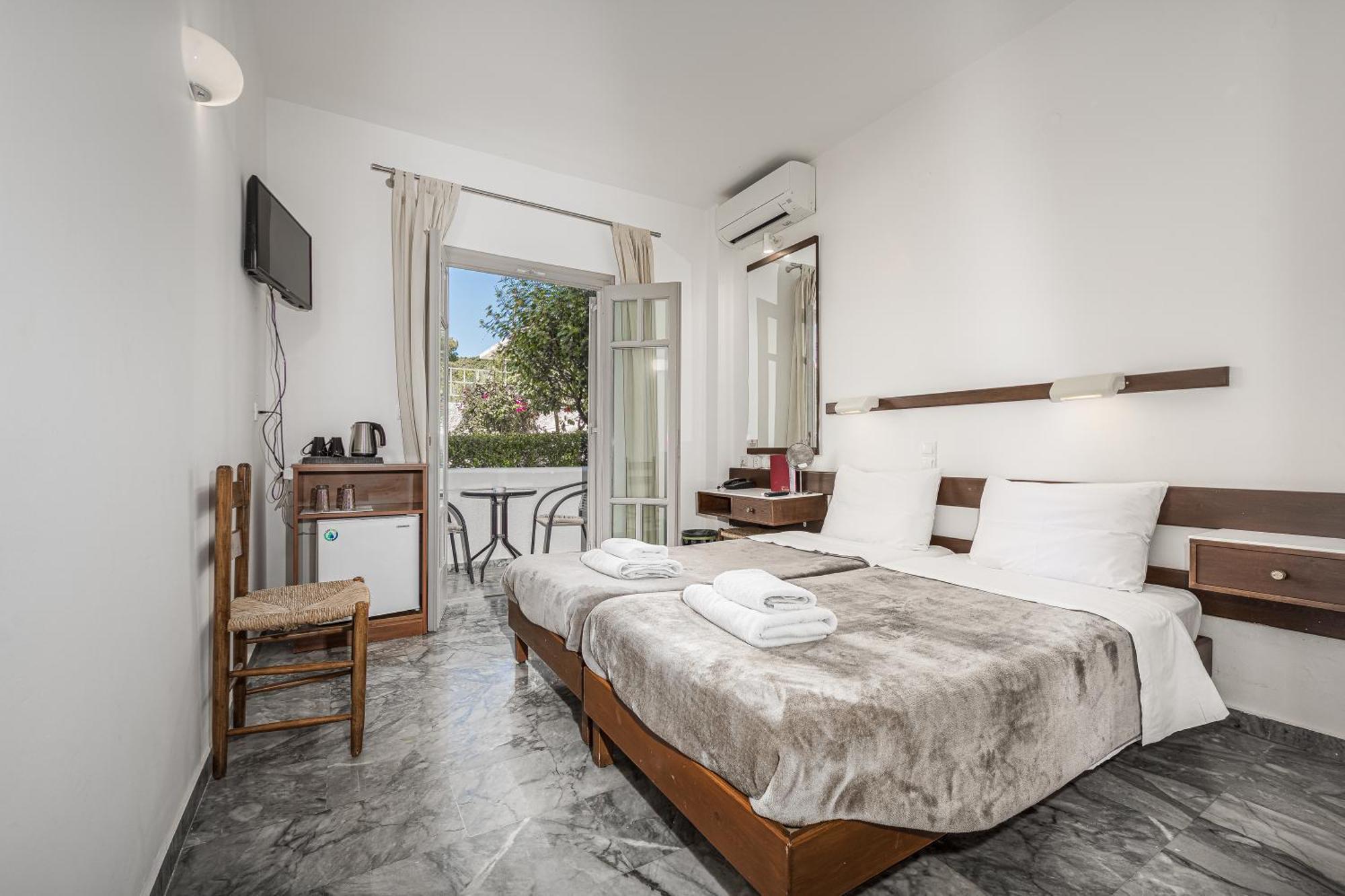 Erato Hotel Agia Marina  Eksteriør billede