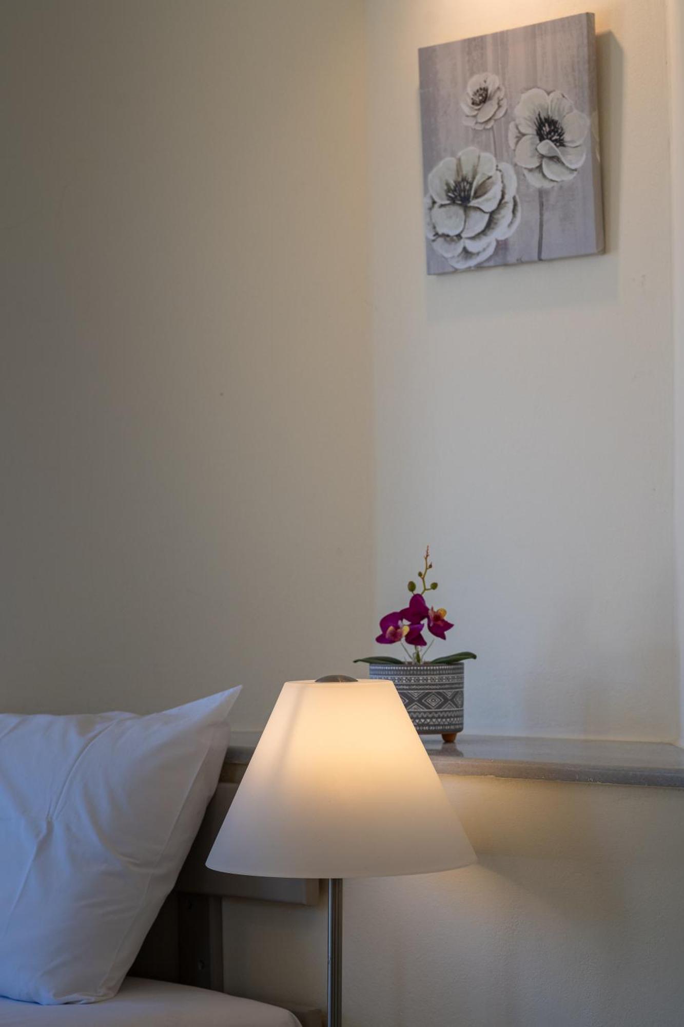 Erato Hotel Agia Marina  Eksteriør billede