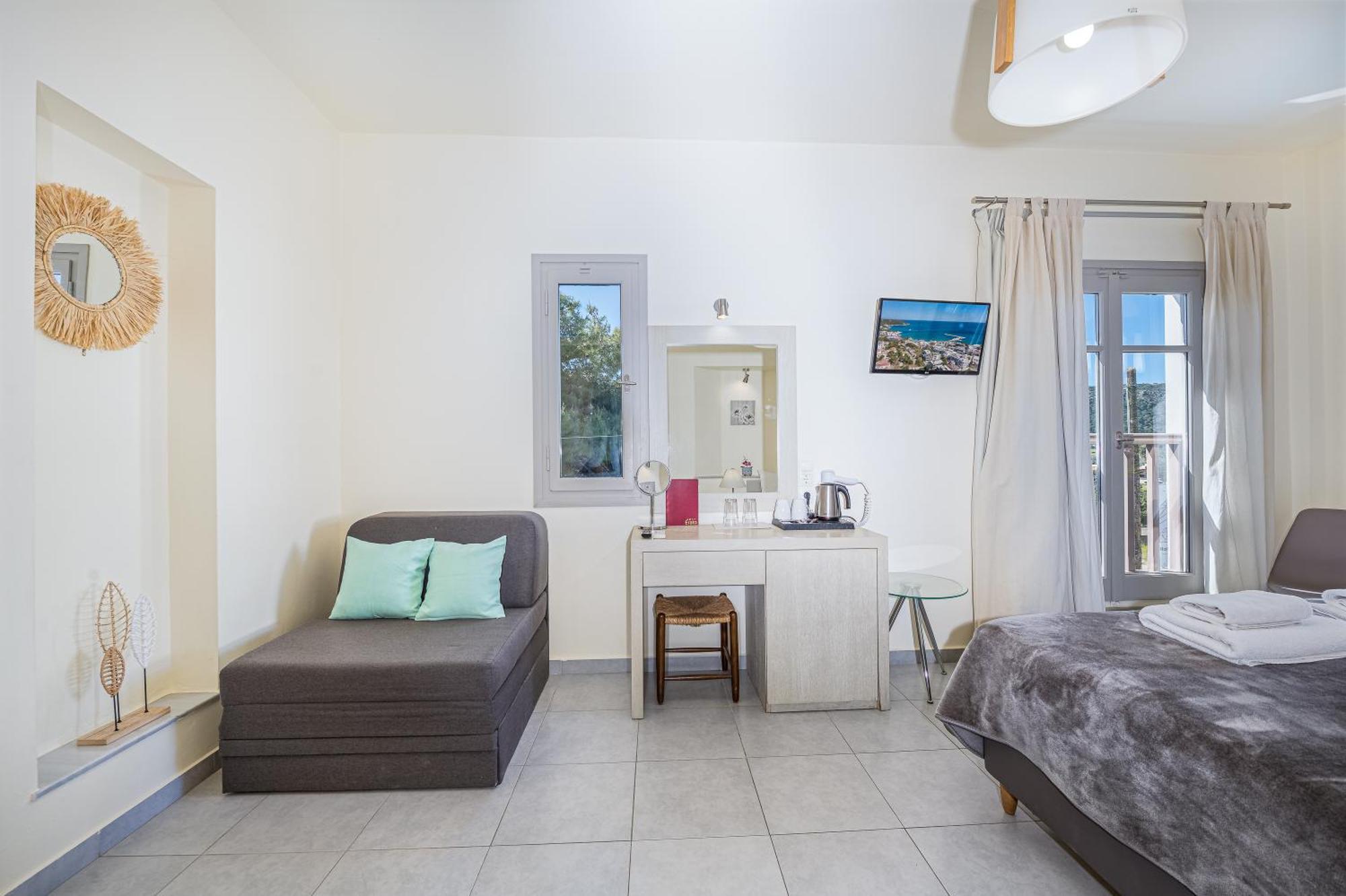 Erato Hotel Agia Marina  Eksteriør billede