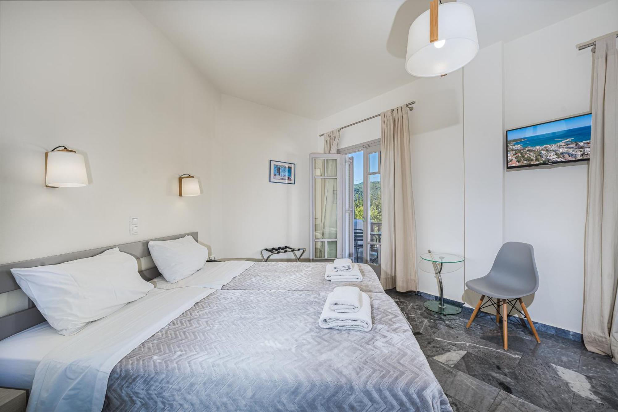 Erato Hotel Agia Marina  Eksteriør billede
