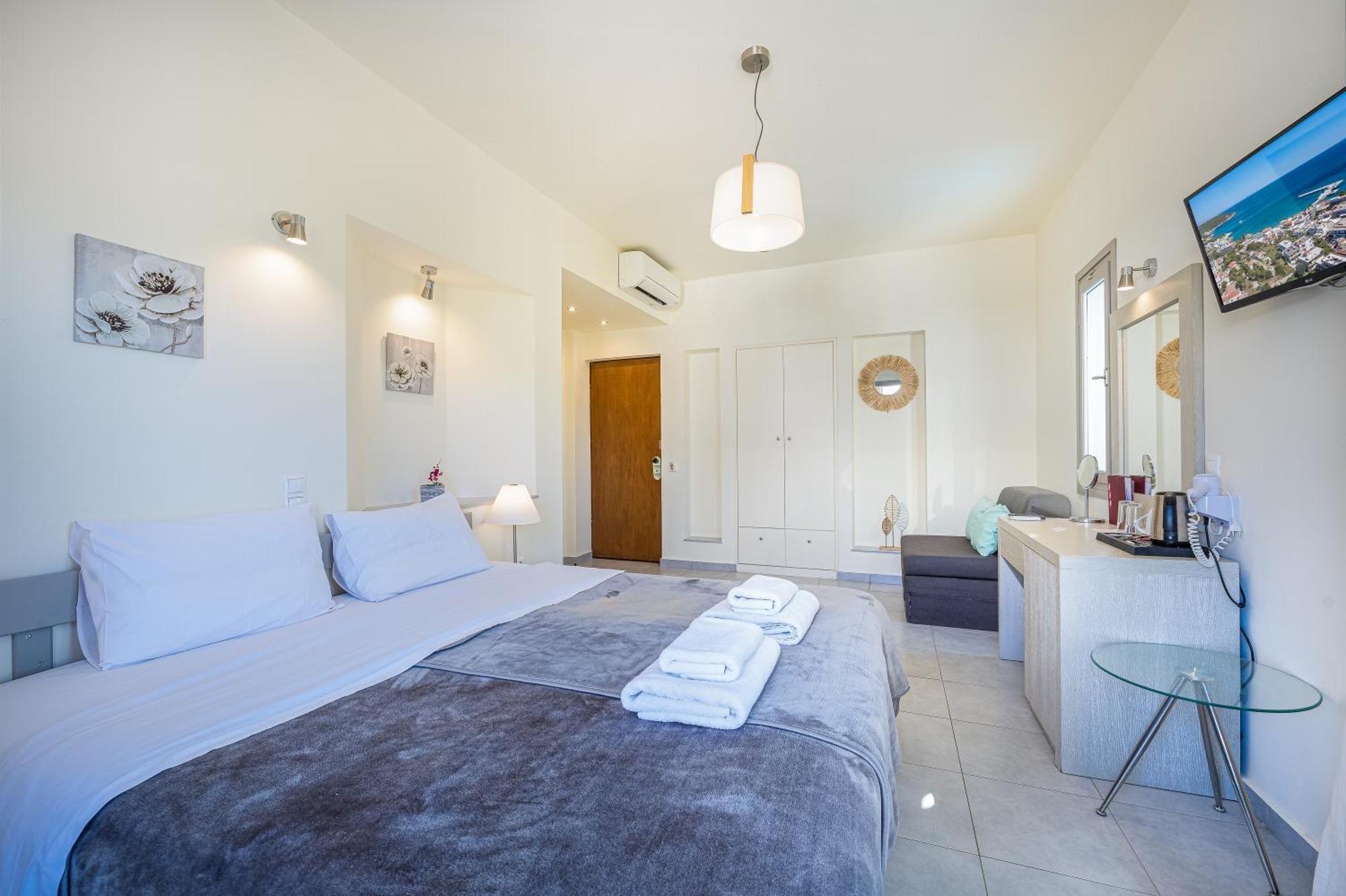 Erato Hotel Agia Marina  Eksteriør billede