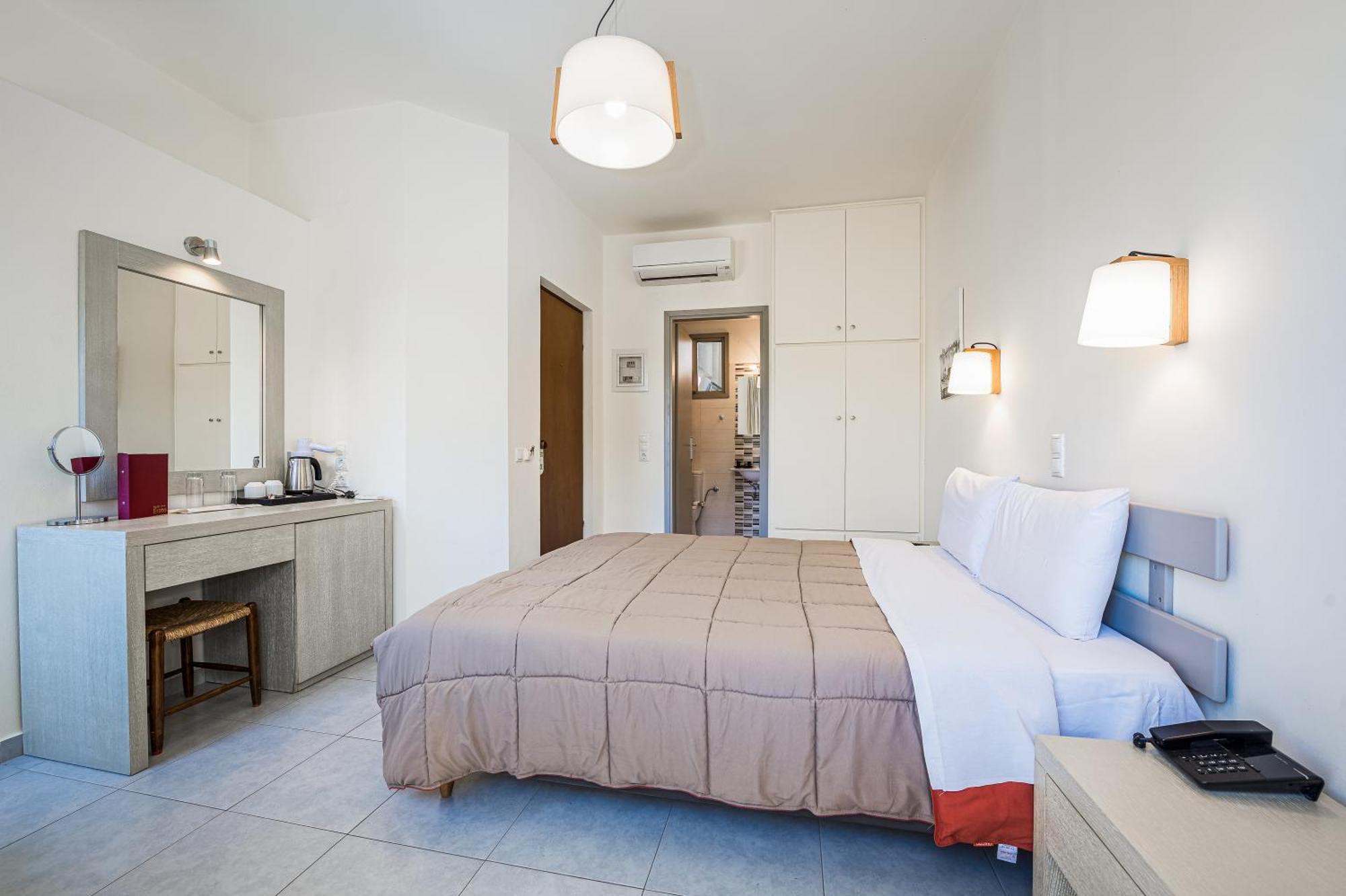 Erato Hotel Agia Marina  Eksteriør billede