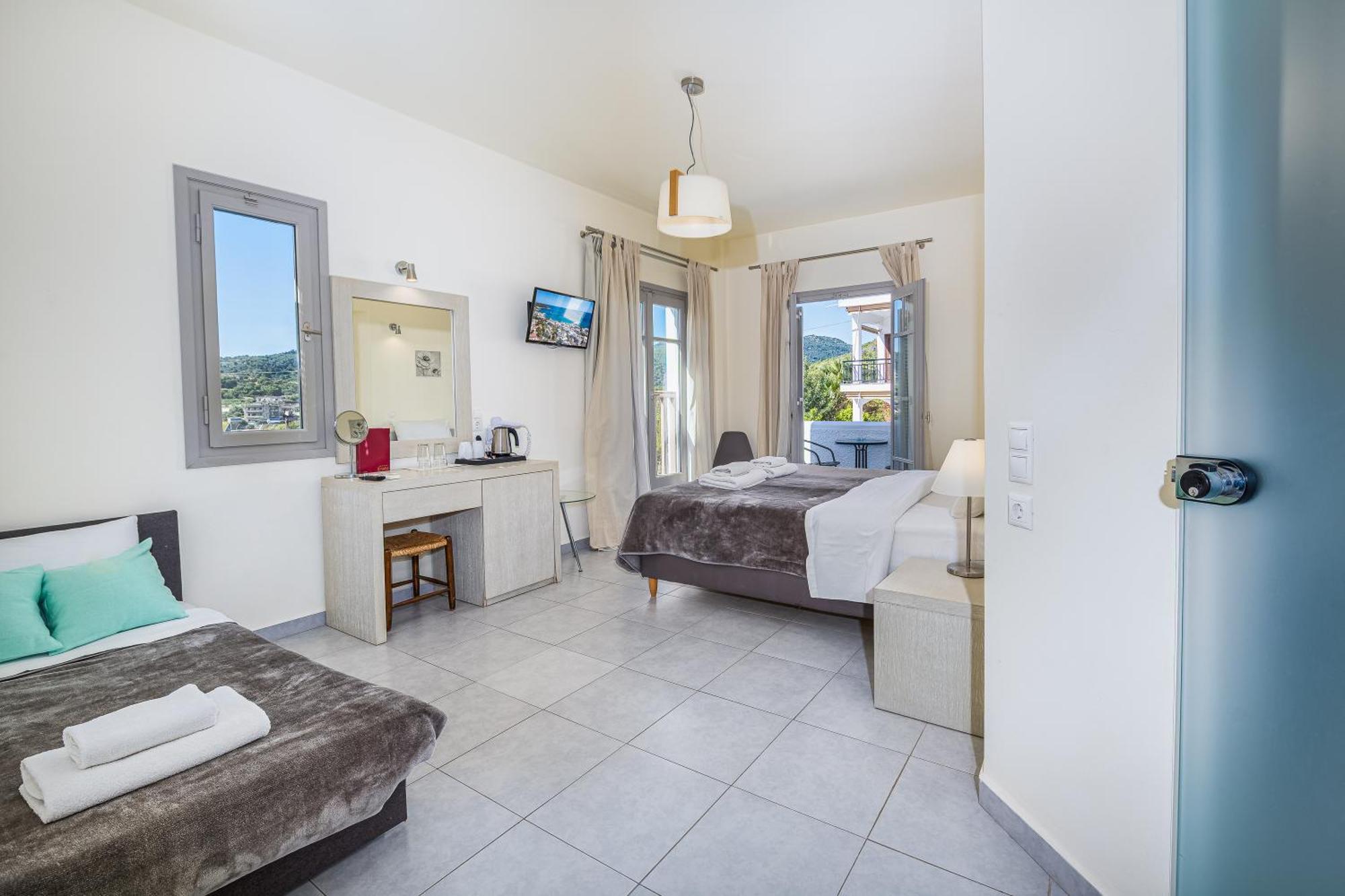 Erato Hotel Agia Marina  Eksteriør billede