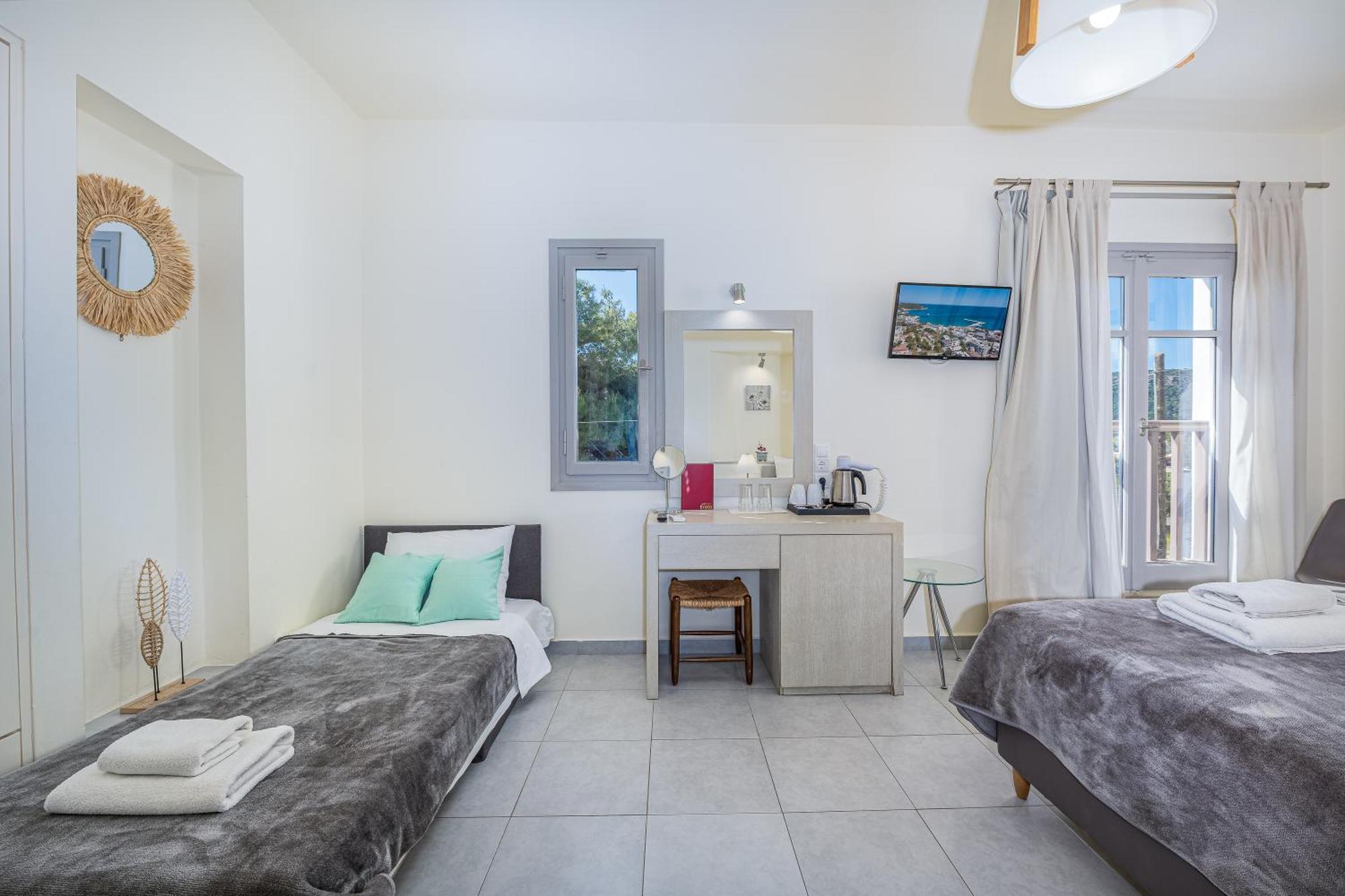 Erato Hotel Agia Marina  Eksteriør billede
